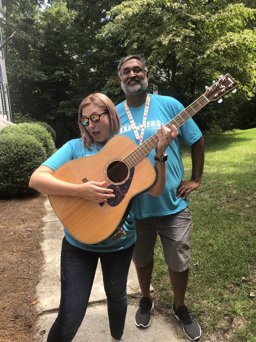 MrsReynoldsCrew's tweet photo. Who says work can’t be fun? @MGES510 @LexingtonOne https://t.co/jcdrZgEksg
