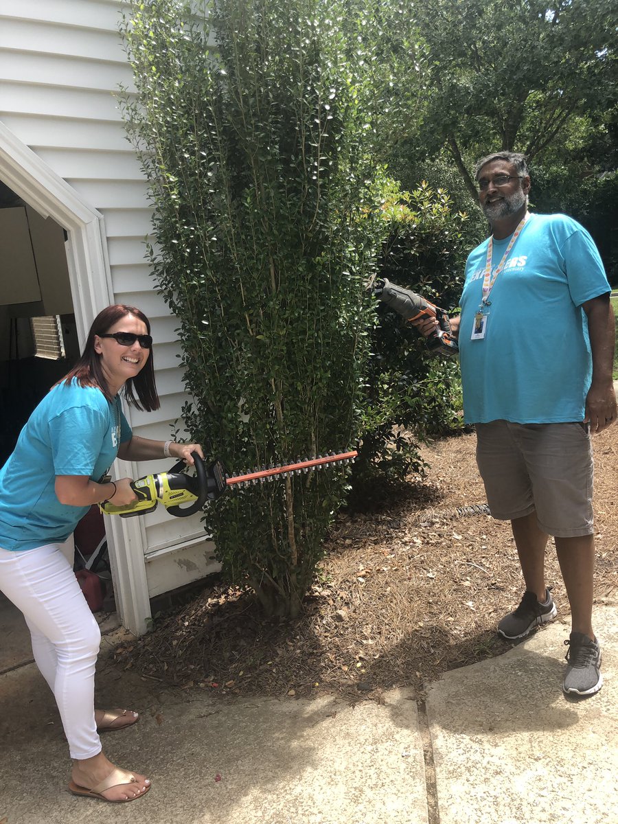 MrsReynoldsCrew's tweet photo. Who says work can’t be fun? @MGES510 @LexingtonOne https://t.co/jcdrZgEksg