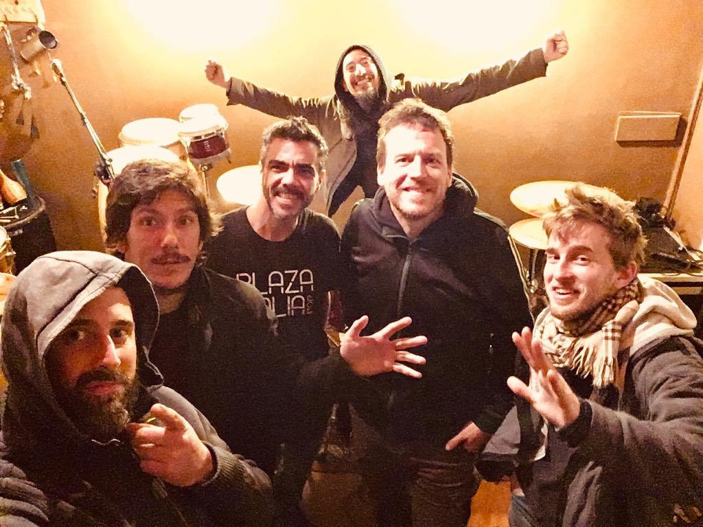 andandodescalzo's tweet photo. Nos vemos ehhhhh .... 👣
Viernes 16 @ELTEATROBARLP #LaPlata
Show apto toda la familia 
Entradas @Plateanet y en Boleteria https://t.co/JPCDBeP323