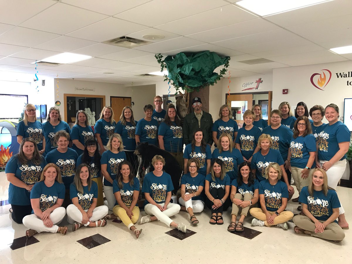 NorfolkCatholic's tweet photo. @ArchOmahaSchool 2019 #backtoschool theme #SmoreJesusLessMe
Elem Principal @blafleur23 & office staff @ClausenSeason dress up to greet & take pics with students. Teachers decorated school like a camp ground. #ThisIsNC https://t.co/Z4AVAacCrU