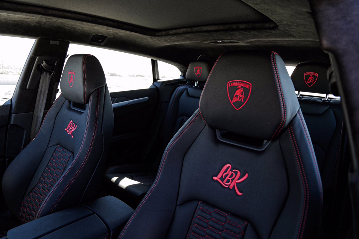 officialwcc's tweet photo. New episode of #wrapoftheweek w/ a brand new  @Lamborghini Urus! 🤘🏼 👇🏼👇🏼
https://t.co/k35xNrjrMt https://t.co/wsSCMKuo0Y