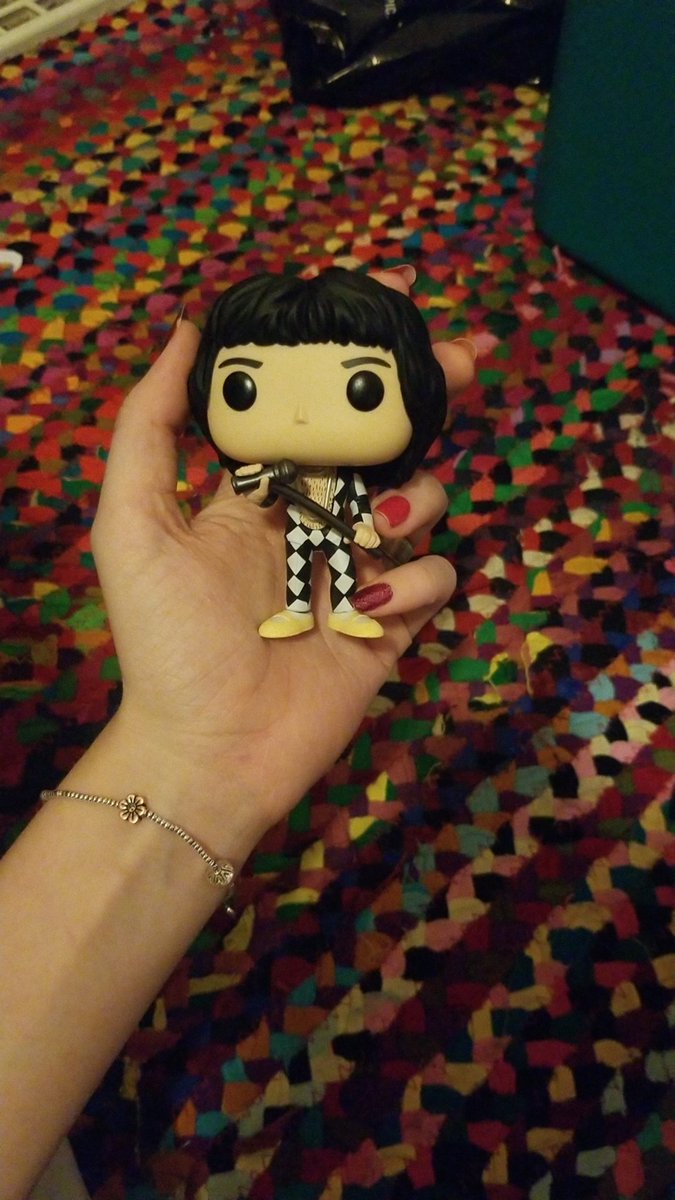 kiIIcrqueen's tweet photo. STOPPPP hes so cute I just took him out of the box https://t.co/A3gwo2BA82