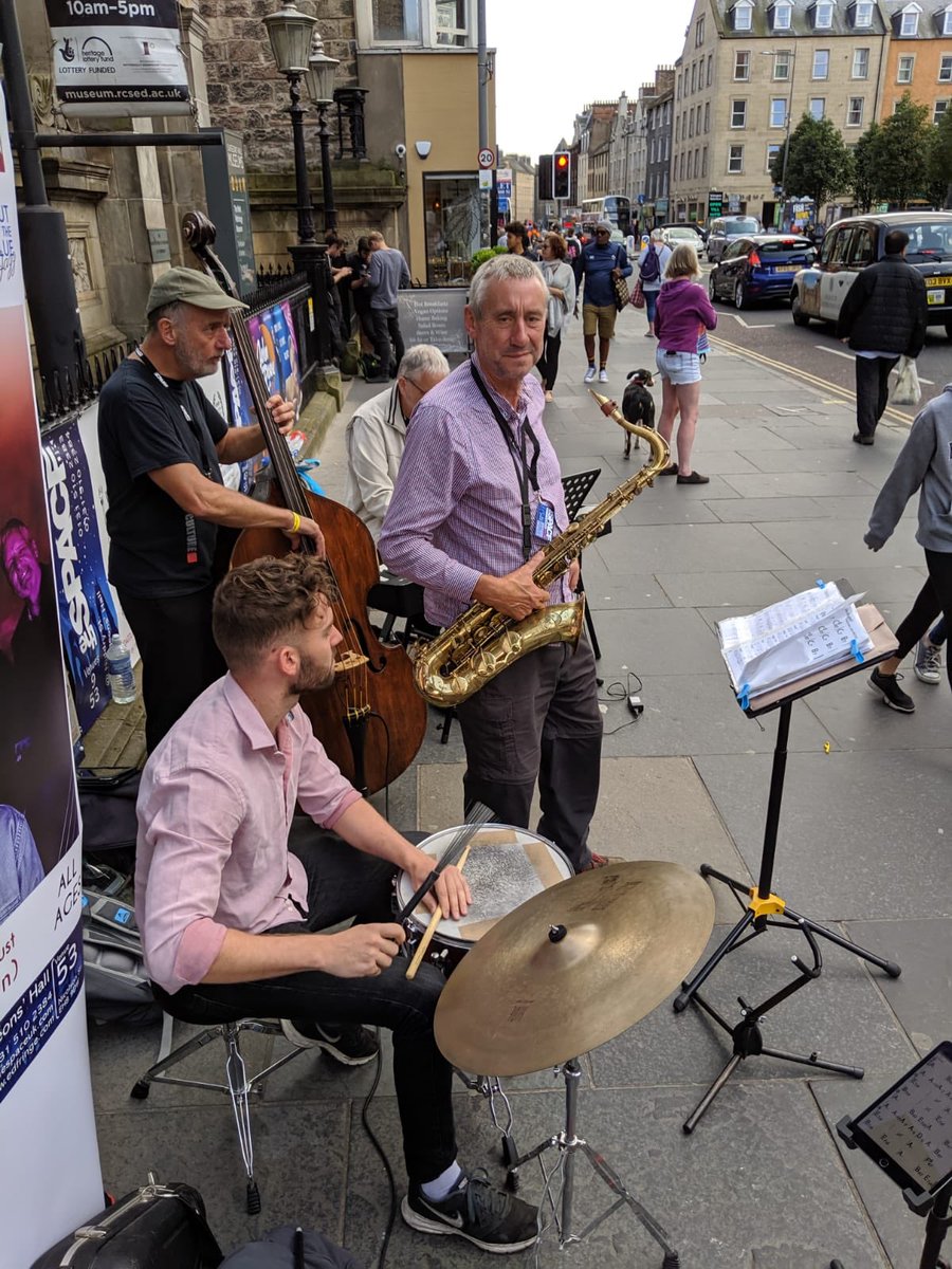 ootb_jazz's tweet photo. Street gig on the Mile yesterday! Great fun 🎷🎼🎤 @edfringe @thespaceuk #edfringe #musiconthemile #edfringemusic #jazzband #ootbjazz #ootb https://t.co/z7CDZZKGuC