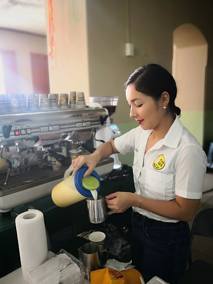TaboraWaleska's tweet photo. La alianza de mujeres en café de Honduras avanzando con la Creacion y juramentacion del primer sub capitulo de Copan con mujeres líderes de la zona financiado por el proyecto UTZ-RA @rgallozzi https://t.co/4PTP7D9ttV