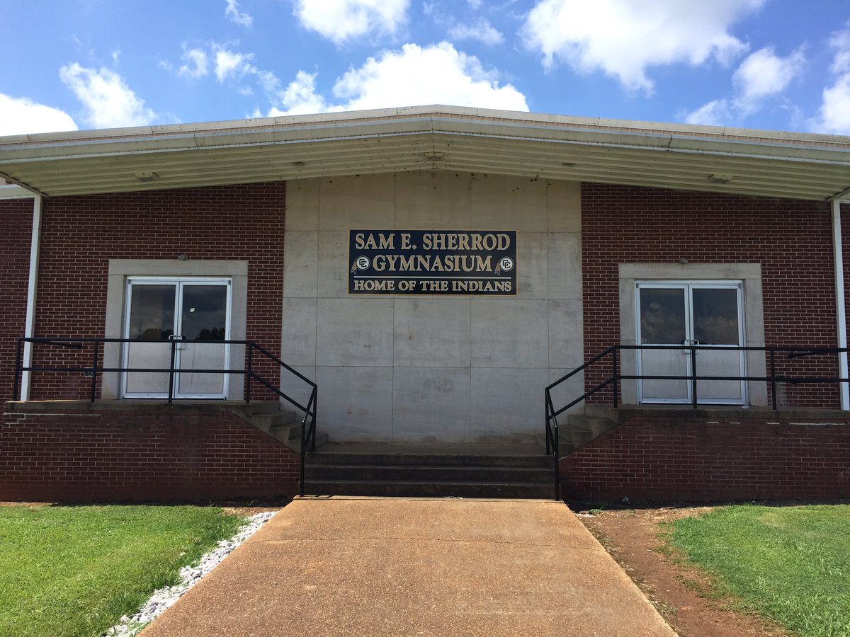 CCHS__Hoops's tweet photo. The new sign is up on our gym! @CCSBOE @cchsindians @CCHSAthl https://t.co/jLLT8XYBT4