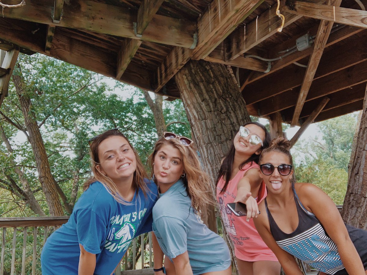 _gracebishop_'s tweet photo. woahhhh now it is @courtneyarch14’s birthday and I can’t think of anyone else more deserving of a great 18th!! This crazy, fun, treehouse loving gal makes each day better! Love you foreva, have a great one 💙🎉 https://t.co/zxWlhAj7LF