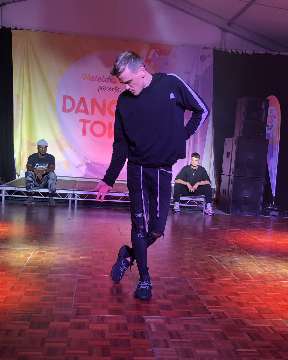 SarahNormanCX's tweet photo. Showtime ends tonight with a surprise guest appearance from the amazing @georgesampson Totally wowing the crowd. #DancingTown @BarnsleyCouncil https://t.co/yUQ6vbCTqz