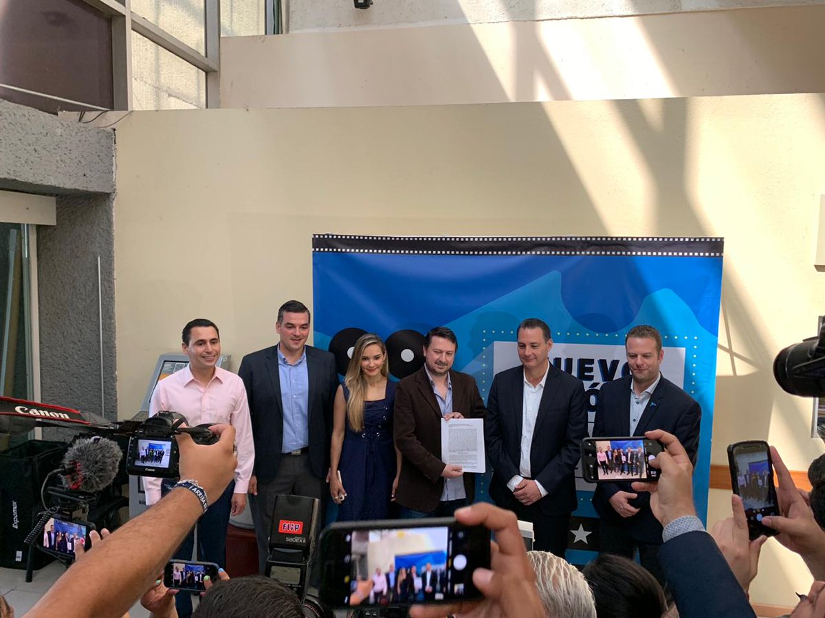 mty_mimec's tweet photo. ¡Se ha hecho historia! La mañana de hoy presentamos la iniciativa de la ley que impulsará el #cineregio en el #CongresodelEstado. ¡Es hora de fortalecer la #industria #creativa! #somosmimec @6ab0 @imagyx https://t.co/qMfPGk1Y4F