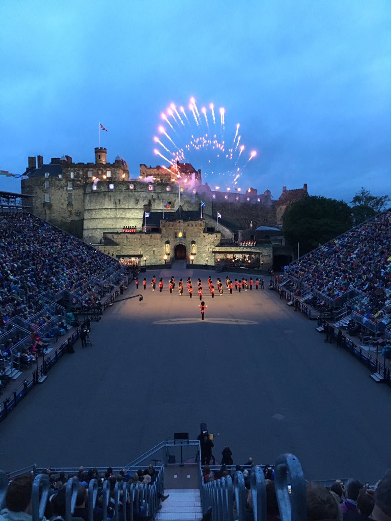 Comd_Cadets's tweet photo. What an amazing privilege to be in the best seat in the house as the Salute taker at the @EdinburghTattoo with some of our closest friends and supporters in the Community Engagement, youth and diversity areas @BritishArmy @armyengagement @EnglandNetball @Girlguiding https://t.co/KngDJy5mAO