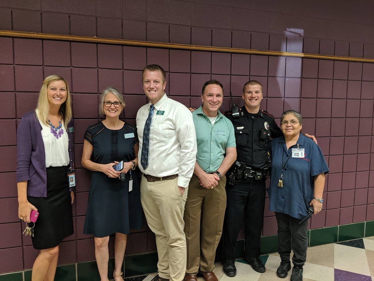 edtechchic's tweet photo. It was an AWESOME first day in @BrenhamISD! Loved seeing our students back with smiling faces, our welcoming staff, and the cheerful back-to-school hallways! It's a great day to be a #FirstDayCub! #IChooseBrenham #GreatThingsBrenham https://t.co/sSmXwJbTms