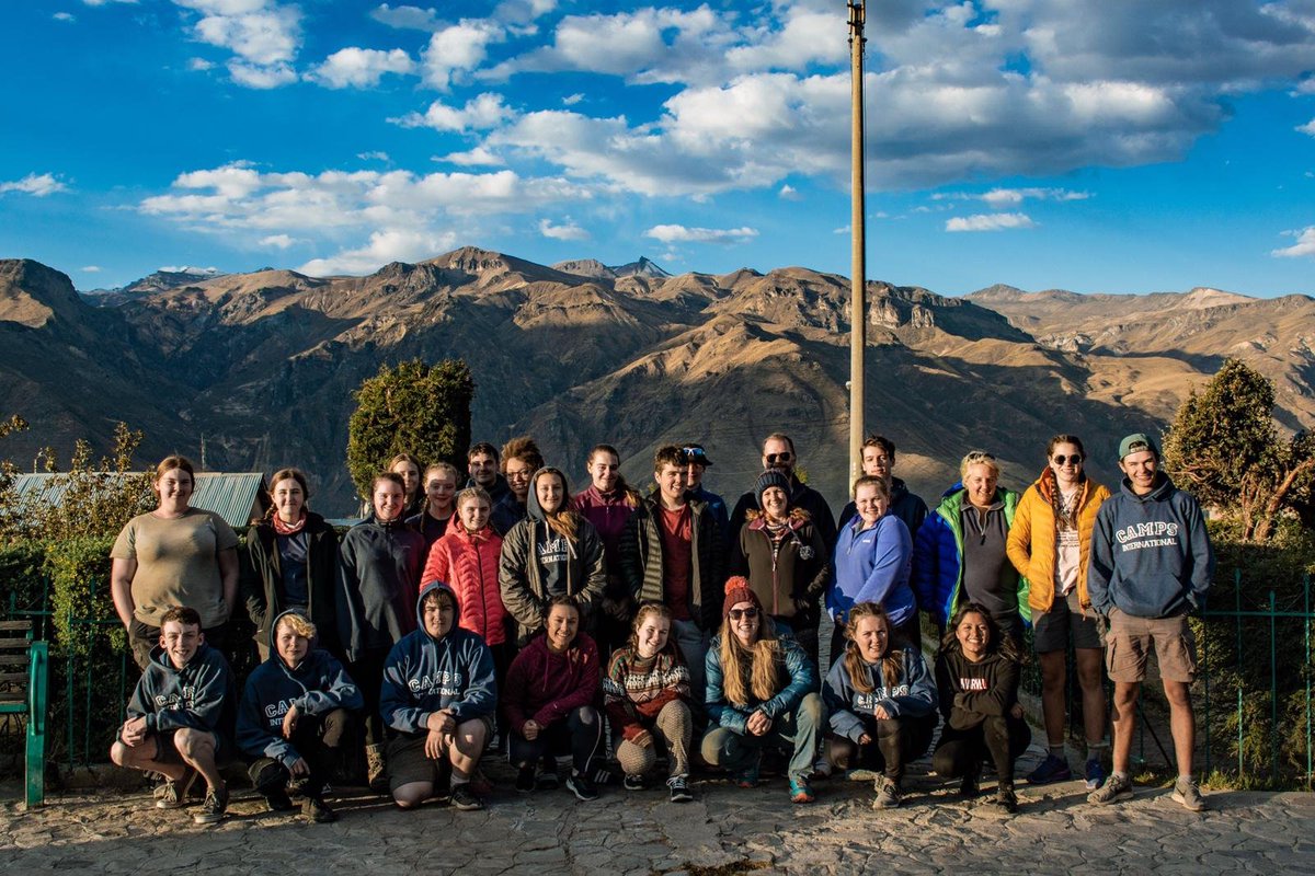 campperu's tweet photo. #TeamHuallaga working on projects &amp; teaching at the local school nearby #CampColca😄 Later today they also have a football match scheduled against the high school⚽️🙌🏽 #DoSomethingAmazing #CamspEffect @CampsInt https://t.co/ttK9DXtN4f