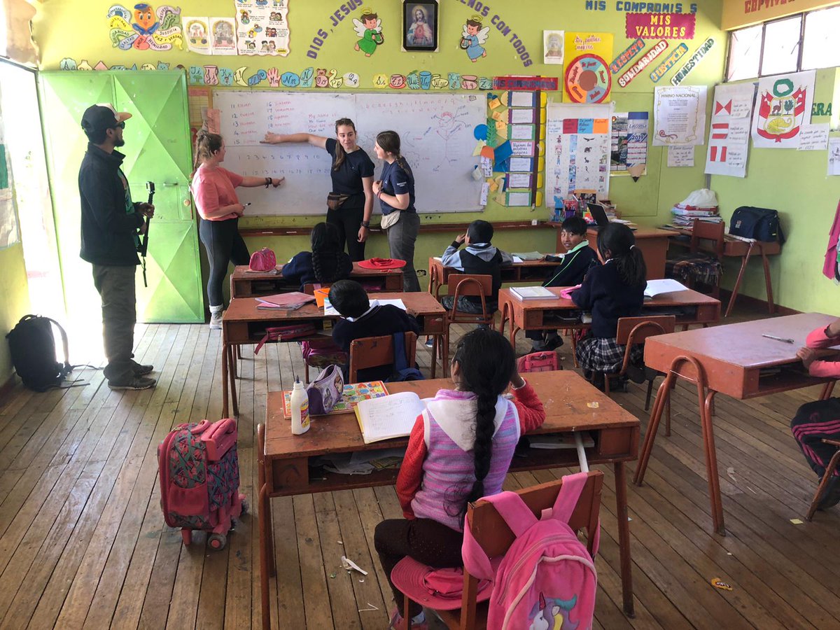 campperu's tweet photo. #TeamHuallaga working on projects &amp; teaching at the local school nearby #CampColca😄 Later today they also have a football match scheduled against the high school⚽️🙌🏽 #DoSomethingAmazing #CamspEffect @CampsInt https://t.co/ttK9DXtN4f