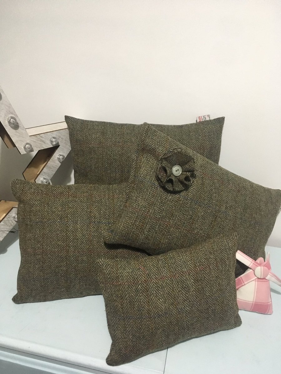 thecraftymiller's tweet photo. One Harris Tweed Sky wrap becomes 4 cushions #HandmadeHour @HandmadeHour #skywrap https://t.co/3AAlHfI1Jn