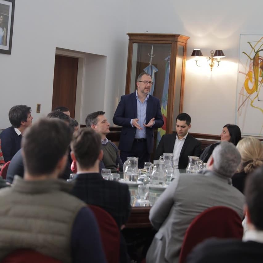 daruffa's tweet photo. Como tantas otras veces, nos volvimos a reunir en equipo para seguir trabajando por la Provincia de Buenos Aires. Con el mismo compromiso de siempre, renovando las energías y, sobre todo, atendiendo al mensaje de todos los bonaerenses ¡¡¡Más juntos que nunca!!! https://t.co/RzKeWmICGM