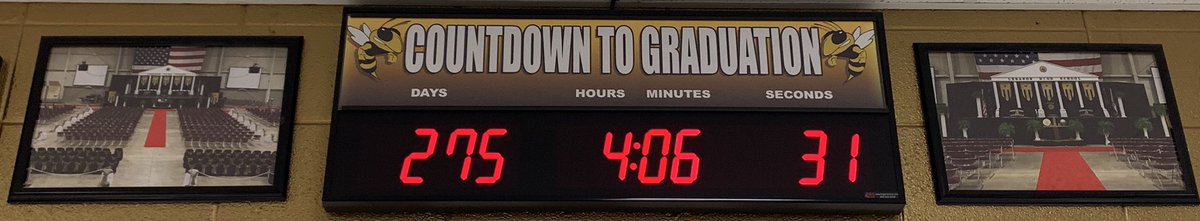 KevinGLowery's tweet photo. Hey seniors—only 274 days until graduation! Have a great school year! @LebanonR3 @LebanoStuCo @jacketcounselor #LR3firstday https://t.co/DQRoCr6wWv