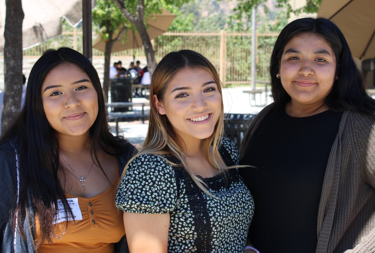 EUHSD's tweet photo. First Day at @vhsgrizzlies Welcome Back Grizzlies!!
#EUHSDFutureReady #EUHSDLearns https://t.co/95S1XwLUkL