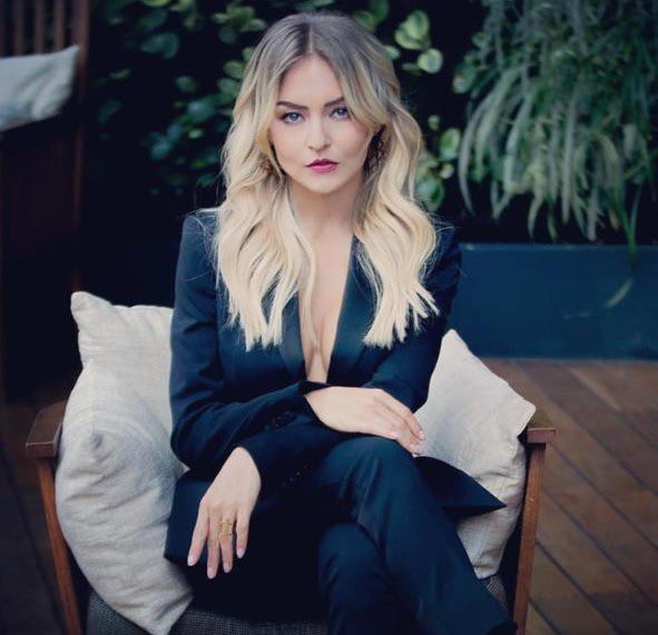 awardsmx's tweet photo. #ActrizTelevisiónMA2019 

@Anboy88 por @AmarAMuerteOf 

#MéxicoAwards #MA2019 https://t.co/FxC2Y6Rf94