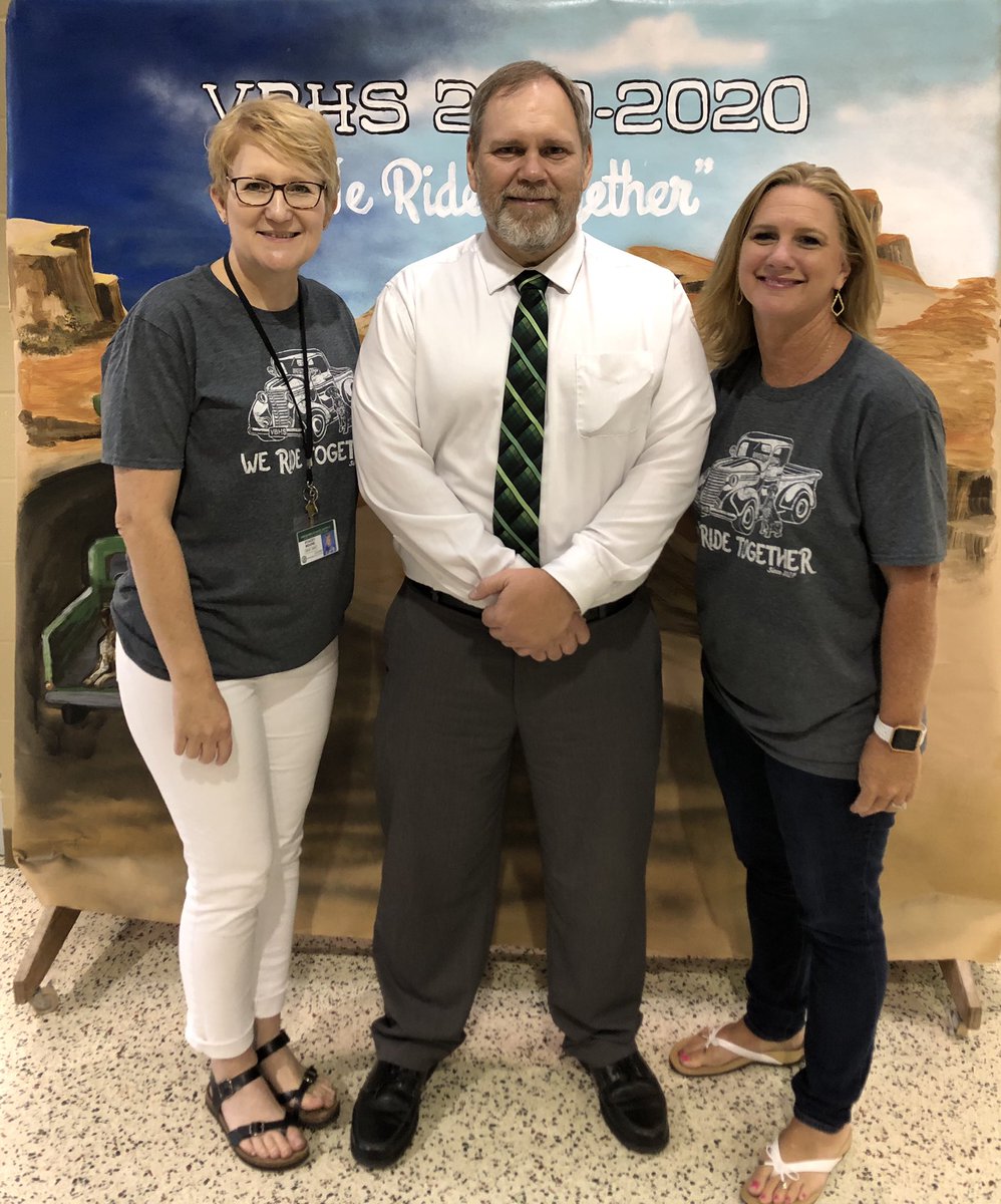 StaceyMoMonkey's tweet photo. Class of 86 representing! #schoolsbackVB #pointerpride #classof86VBHS https://t.co/5sF7OhIIiz