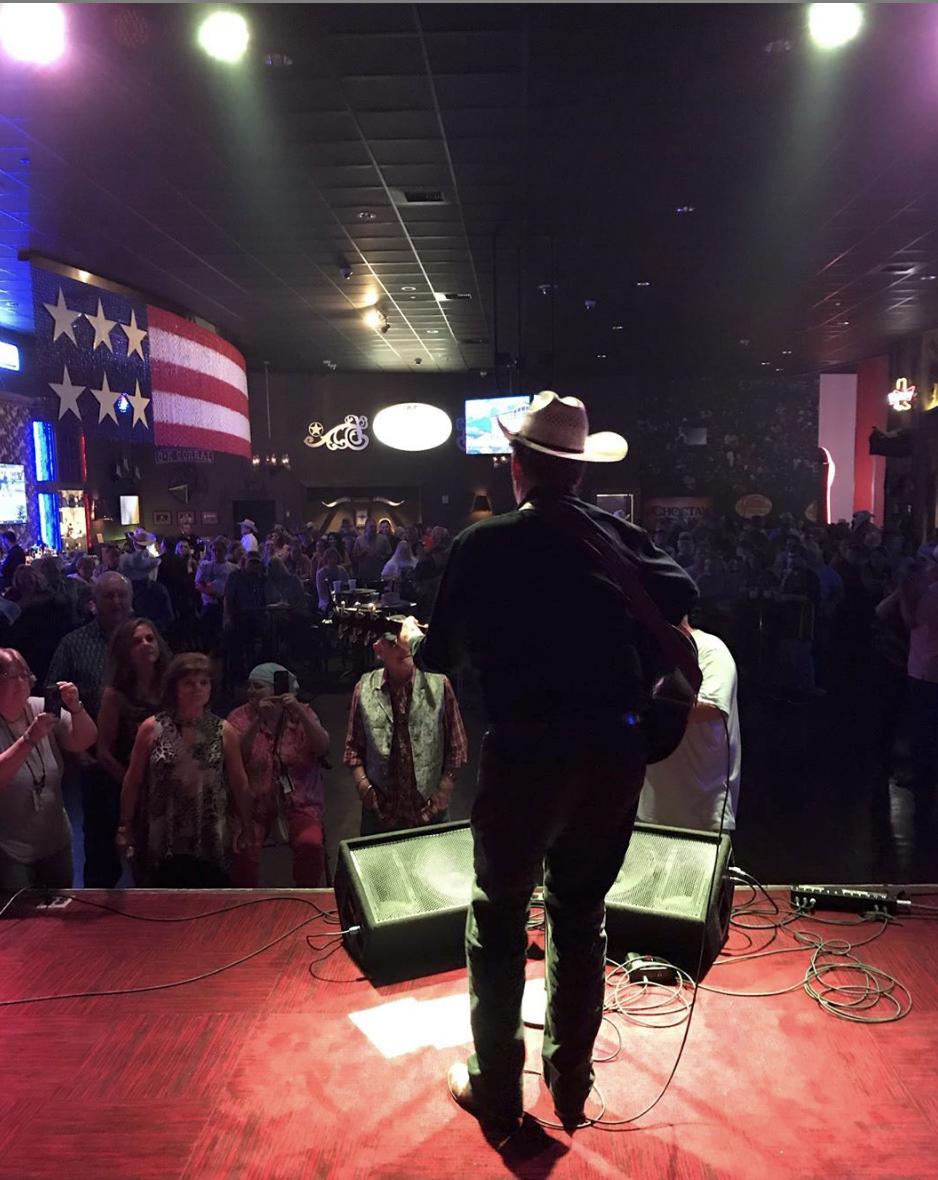 davidballmusic's tweet photo. Thank you @choctawcasinos Pocola for Saturday night. You were wonderful. Thanks for listening and thanks for dancing. #ThinkinProblem25 #Choctaw https://t.co/8jtEcecqmI