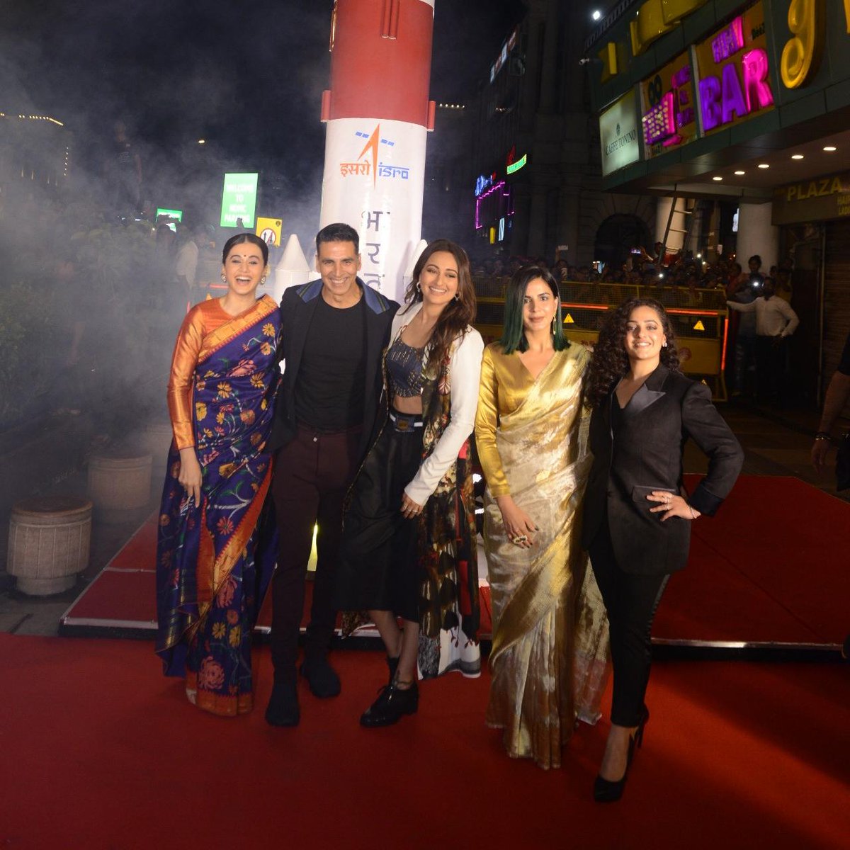 Mission Mangal is Ready for Take Off!
🚀🤩
The cast of #MissionMangal is snapped on the red carpet of their premiere!
.⠀
.⠀

.⠀

#AkshayKumar #TaapseePannu #SonakshiSinha #VidyaBalan #KirtiKulhari #ISRO #BollywoodPremiere #RedCarpet #BlastOff # BoxOfficeHit #Space #Rockets