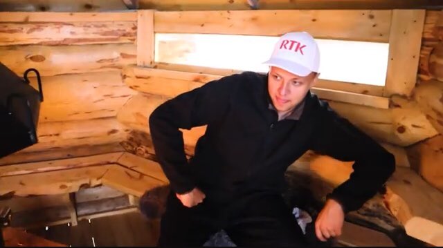 patturaahe's tweet photo. Jos vielä kuitenkin valvotuttaa, käykää yön alkajaisiksi kurkkaamassa kuinka mediatiimin @TeemuVaarakoski pärjäsi Törrön rantteella. Videossa myös tunnelmia kodan puolelta. 🌭🌭 #pesis #pölökky #parru #pattijoki 

https://t.co/P6L20MF90T https://t.co/vwCTtf8LUQ