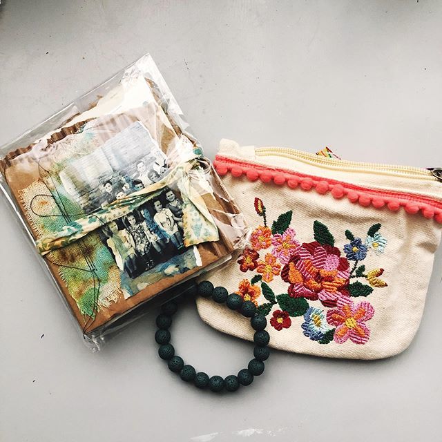 ShannaShands's tweet photo. So excited I got a gift from my dear friend @southerngals_designs  I am so excited to try out the lava bead bracelet she sent me because I love my essential oils and use them daily. And the little journal is so precious. And HELLO oil holding pouch!  Tha… https://t.co/cnOI3AtTw1 https://t.co/Phvxw3kJop