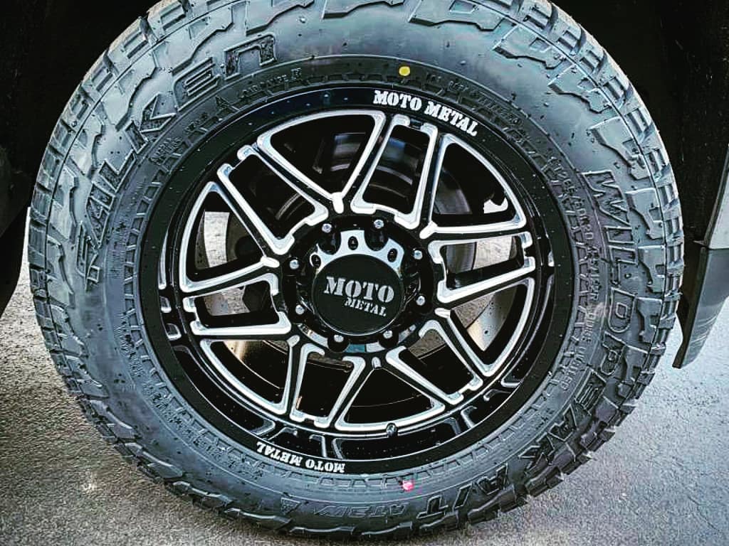 canagatire's tweet photo. Chevy 2500 duramax with New 20" Moto Metal Folsom's wrapped with Falken AT3W'S! 🔥🔥🔥
#motometal #falken #chevy #duramax
#leveled #liftedtrucks #wcw #wheelcrushwednesday
#getothepoint #gttp19 #nostresswithpoints https://t.co/GC5izW9XCs