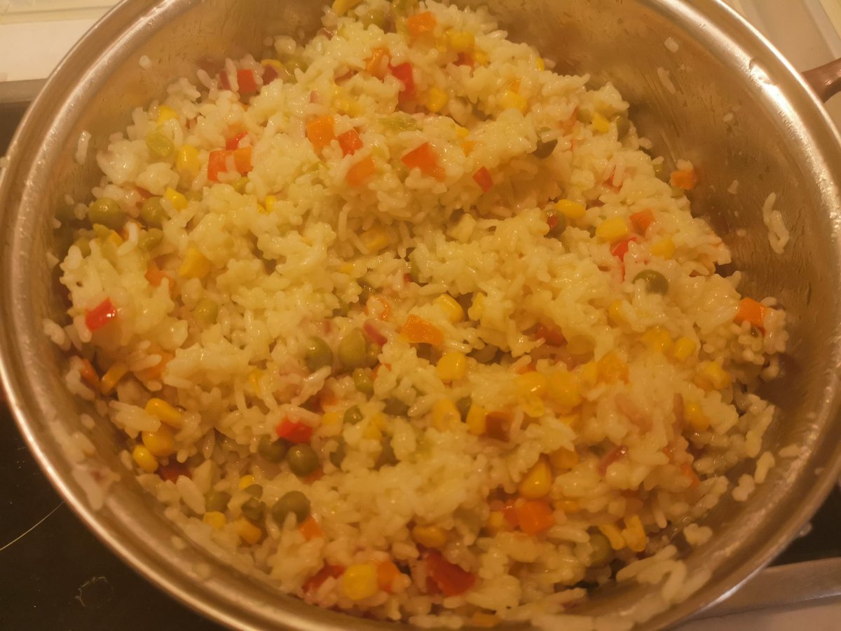 ChEfOo_Vn's tweet photo. #MadeByMe #Chef_ChEfOo 
#rice with #vegetables 
#stepByStep #recepie
#halfBoiled #rice
#stramrd #carrot #rettBellPepper #redOnion #garlic #peas #corn and a lot of #dill
#bonApettit
#omNomNom https://t.co/fUYzEWucoc