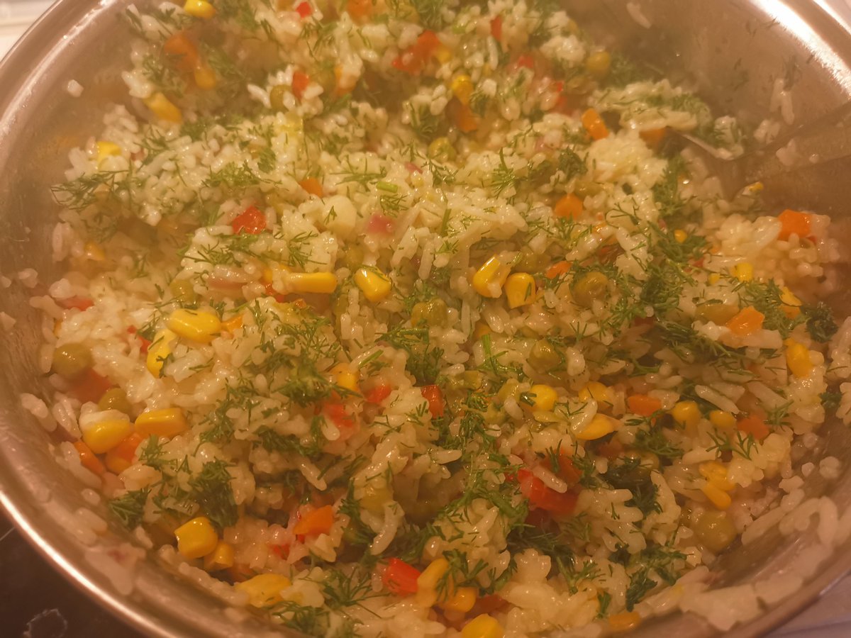 ChEfOo_Vn's tweet photo. #MadeByMe #Chef_ChEfOo 
#rice with #vegetables 
#stepByStep #recepie
#halfBoiled #rice
#stramrd #carrot #rettBellPepper #redOnion #garlic #peas #corn and a lot of #dill
#bonApettit
#omNomNom https://t.co/fUYzEWucoc