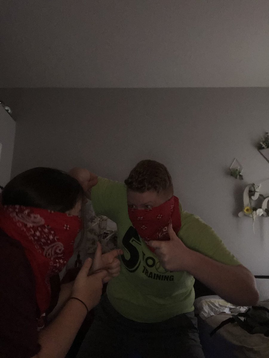 skrocksooz's tweet photo. A rootin tootin love story https://t.co/52aDSxRwCA