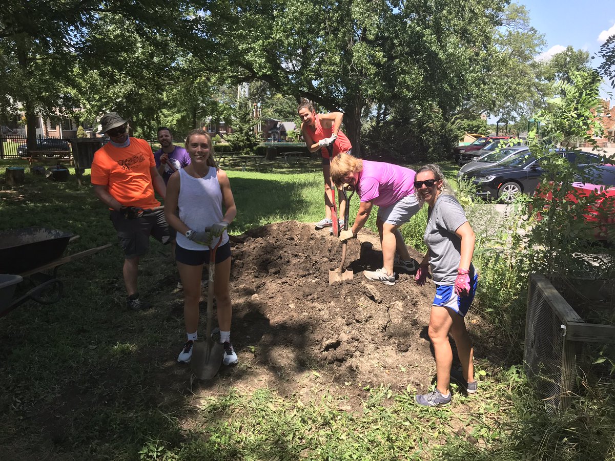 peteradry's tweet image. @GatewayGreening at Shaw VPA gardens with @PrincipiaSchool faculty. Grateful for these teachers modeling the way in community service #prinprogress when they could be in their classrooms setting up for the semester