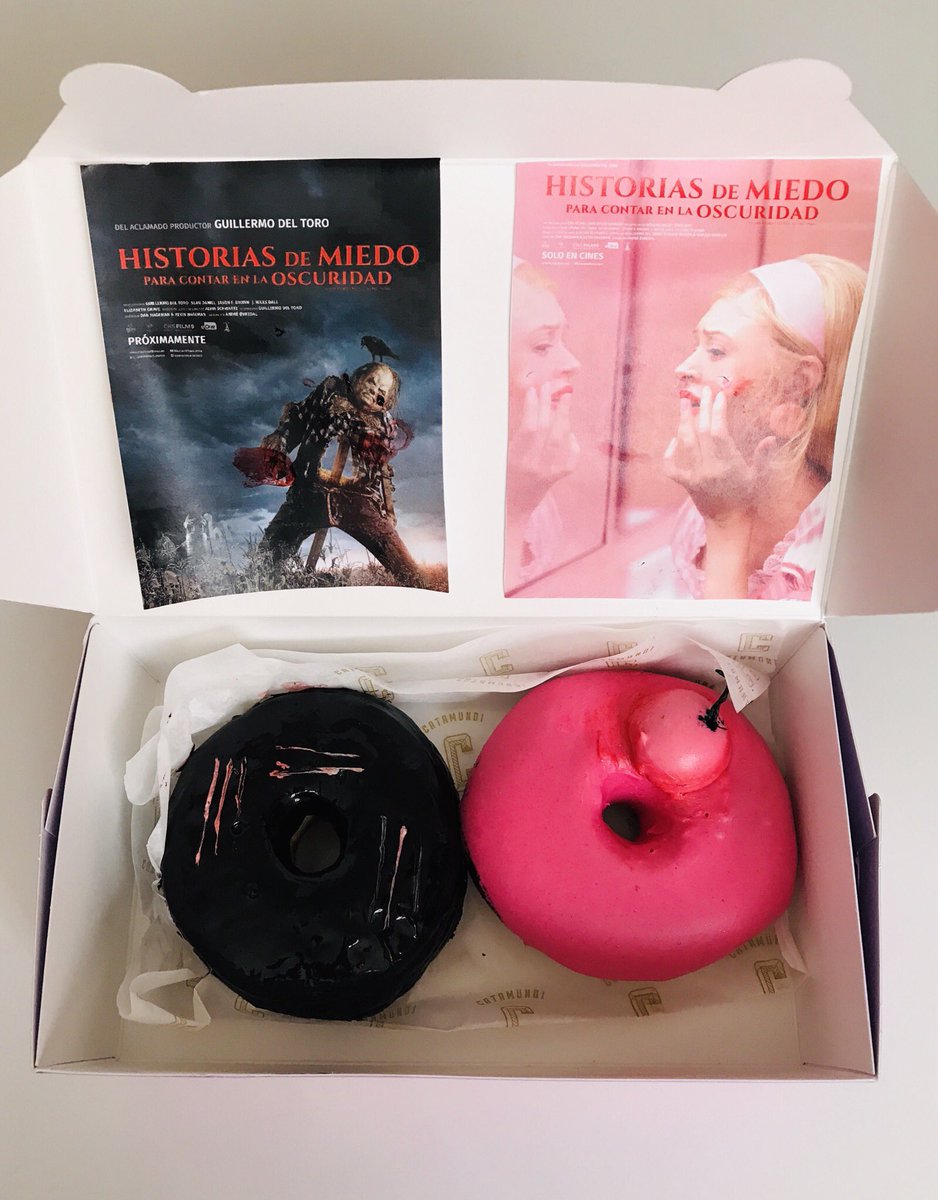 lizgil's tweet photo. Linda sorpresa de parte de @DiamondFilmsMex de #HistoriasDeMiedoQueContarEnLaOscuridad con estas originales donas inspiradas en los personajes de esta nueva producción de #GuillermoDelToro, gracias por endulzarme el día 🎬🍩😱 #ScaryStoriesToTellInTheDark @ScaryStoriesMov https://t.co/W4EI0N85ba