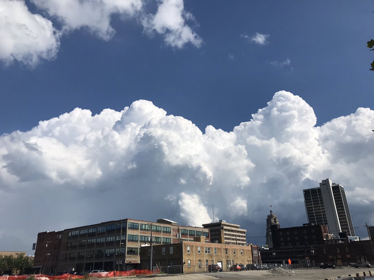 wxstrus's tweet photo. A look at the supercell that rolled through #FortWayne in the last hour. View from #PromenadePark
#15Fury #INwx #PromenadeFW https://t.co/tesPpgk7RA