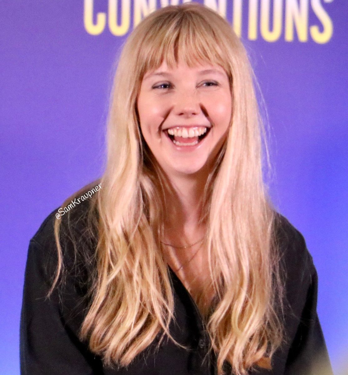 SamKraupner's tweet photo. Here are some of my best shots of the effervescent @LlaurenLyle at this past weekendβs @starfuryevents #Highlanders4
Really looking forward to seeing more of this talented lass & her adorable onscreen husband @cesardomboy - in future seasons of #Outlander #LaurenLyle #Fersali https://t.co/RjcjqOYAYS