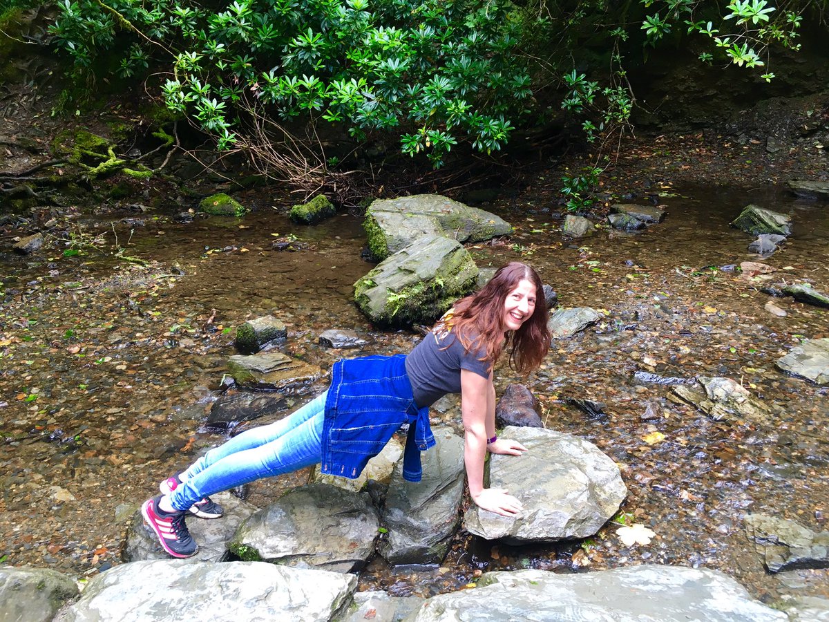 MarieJones14057's tweet photo. We peakers love to plank wherever we go! And it doesn’t get better than this! Where have YOU planked recently? #plankfest #plankfun #plankwednesday @SamHeughan @MyPeakChallenge https://t.co/7QKQTpbaoN