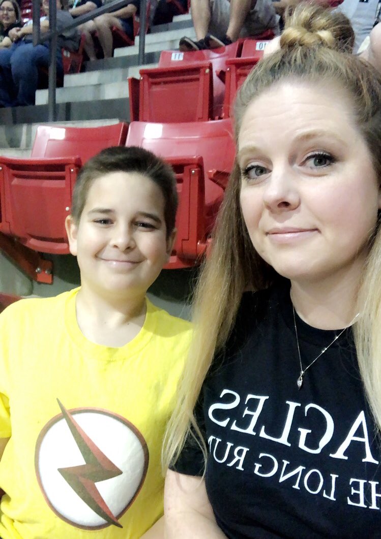 DivineMcChaos's tweet photo. Started teaching at DCHS 11 years, 4 months ago. This boy has been my number one fan for every one of them. #familyovereverything #wheremyEAGLESat #teacherkidproblems https://t.co/STksbSbwqN