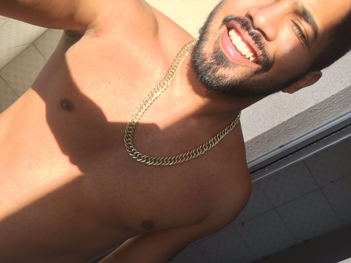 OwJhoon's tweet photo. Dançando com o caos, namorando com a paz ✌🏽☮️ https://t.co/OcSpRdDBid