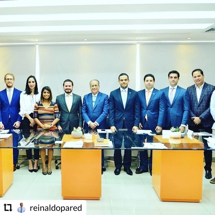 s_sangre_nueva's tweet photo. Encuentro con la Directiva de la Asociación Nacional de Jóvenes Empresarios #SangreNueva #ReinaldoPresidente2020 https://t.co/uluZkXXOOO