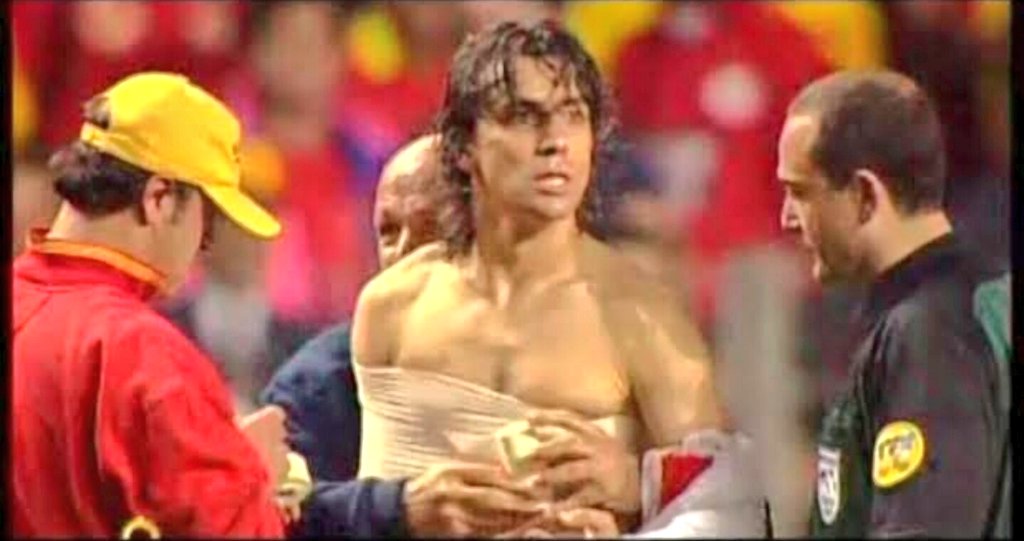 UykusuzGeceKLB's tweet photo. #SuperCup mı dedi biri?💛❤ https://t.co/KDjhtxjOSE