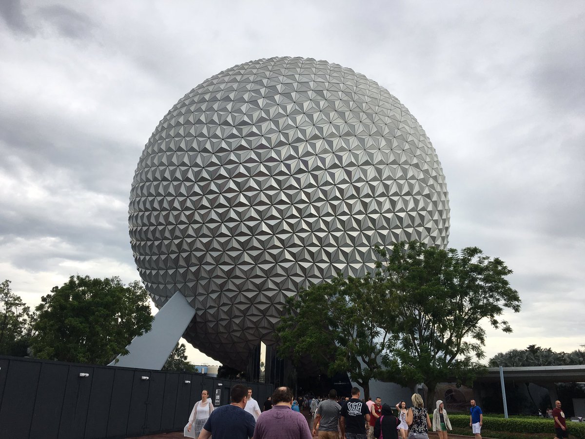 m7mbrooks's tweet photo. Rain doesn’t stop MET! #METFORUM https://t.co/YE35vXJNsM
