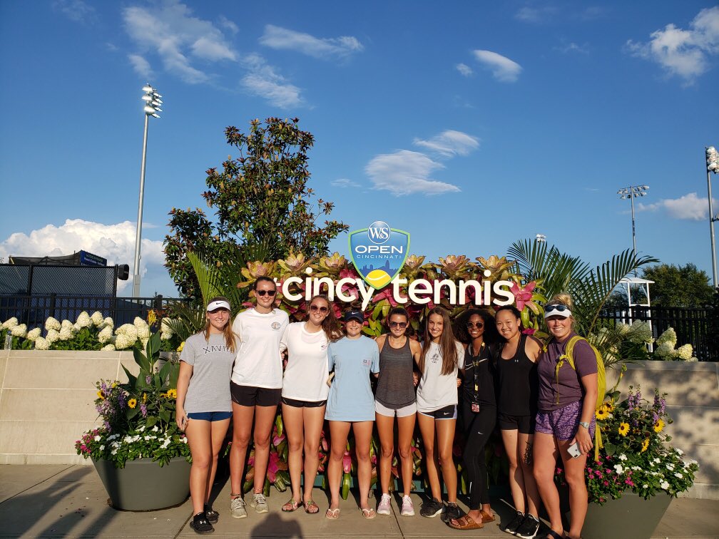 CCDWtennis's tweet photo. ccd gals tennis took a gals night out to watch some tennis at the ATP! Getting ready for our match against summit tomorrow. #wearecountryday  #goindians @coachdcoyle @CountryDay https://t.co/MvYYp0FOn0