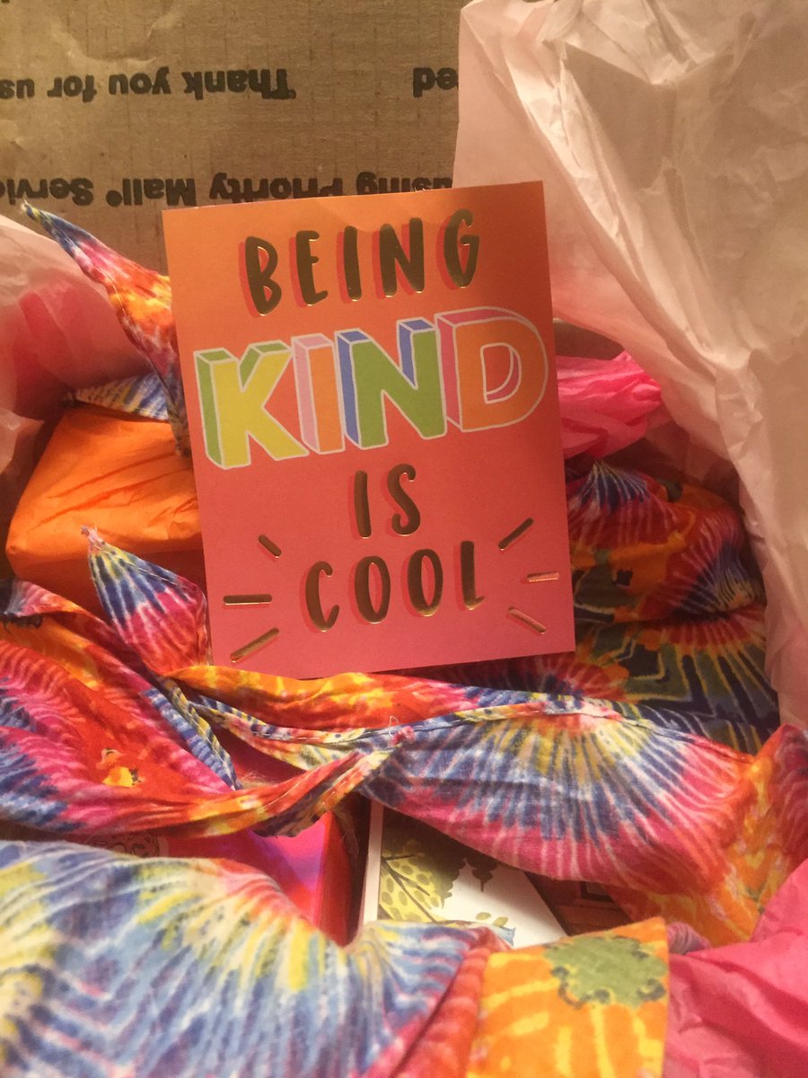 FloeticFlo's tweet photo. Yes, more pictures of my camp package from @DebtheArtNerd because I took like 85. I love all the little details! @IGGPPCamp @geekgirlpenpals @iggleswaps #iggle #iggleswaps #iggppcamp https://t.co/PyTZs6SVJS