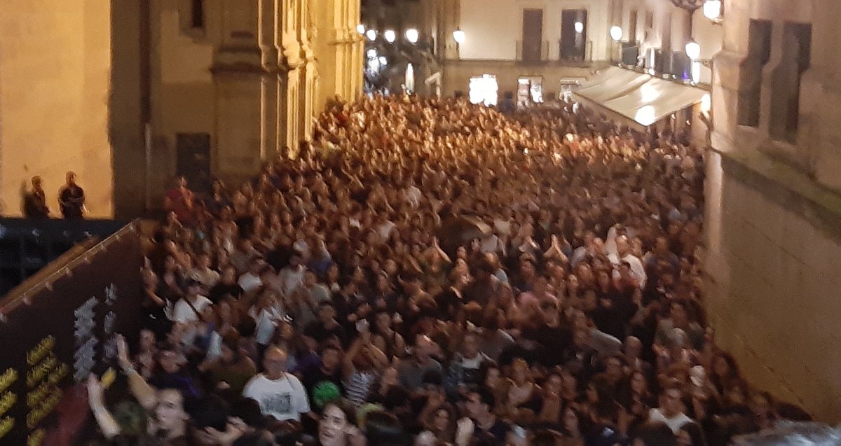 ikiagirre's tweet photo. ZUR ETA LUR gaur gauerdian Donostiako Parte Zaharrean gertatutakoarekin

Donostiako Piratek eta mugimendu feministak inoiz ez bezalako erantzuna eman diete jaietan gertatutako eraso sexistei #ErasorikEzErantzunikGabe @izanpirata @DFeministak 

👇👇 https://t.co/7uShGT1neH