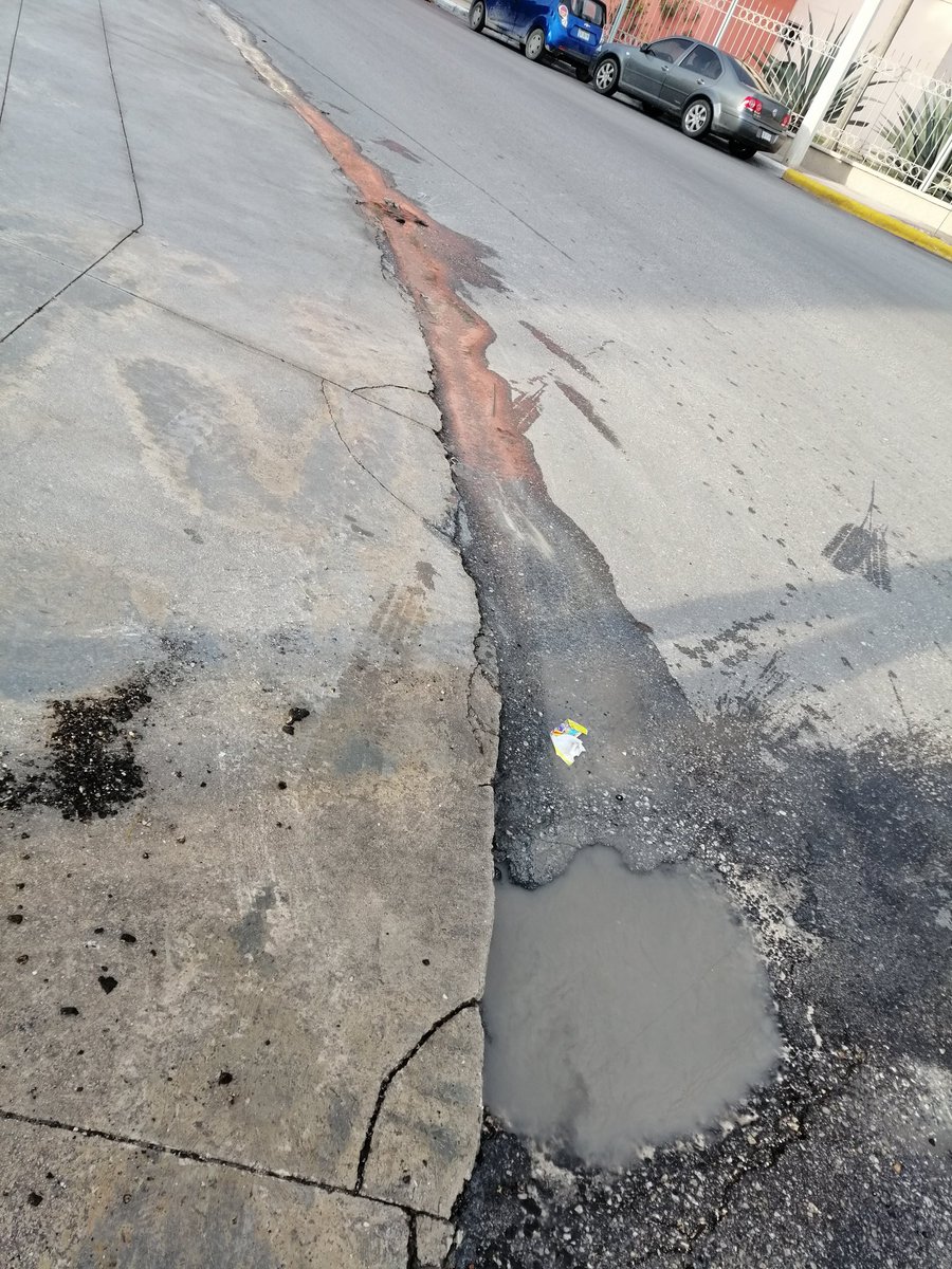 Kikerendis's tweet photo. @smapacampeche apoyo para reparar fuga que afecta servicio en Av López portillo entre HGE JBO y Pepsi los laureles @EliseoFdzM https://t.co/nZbXsOgVuk