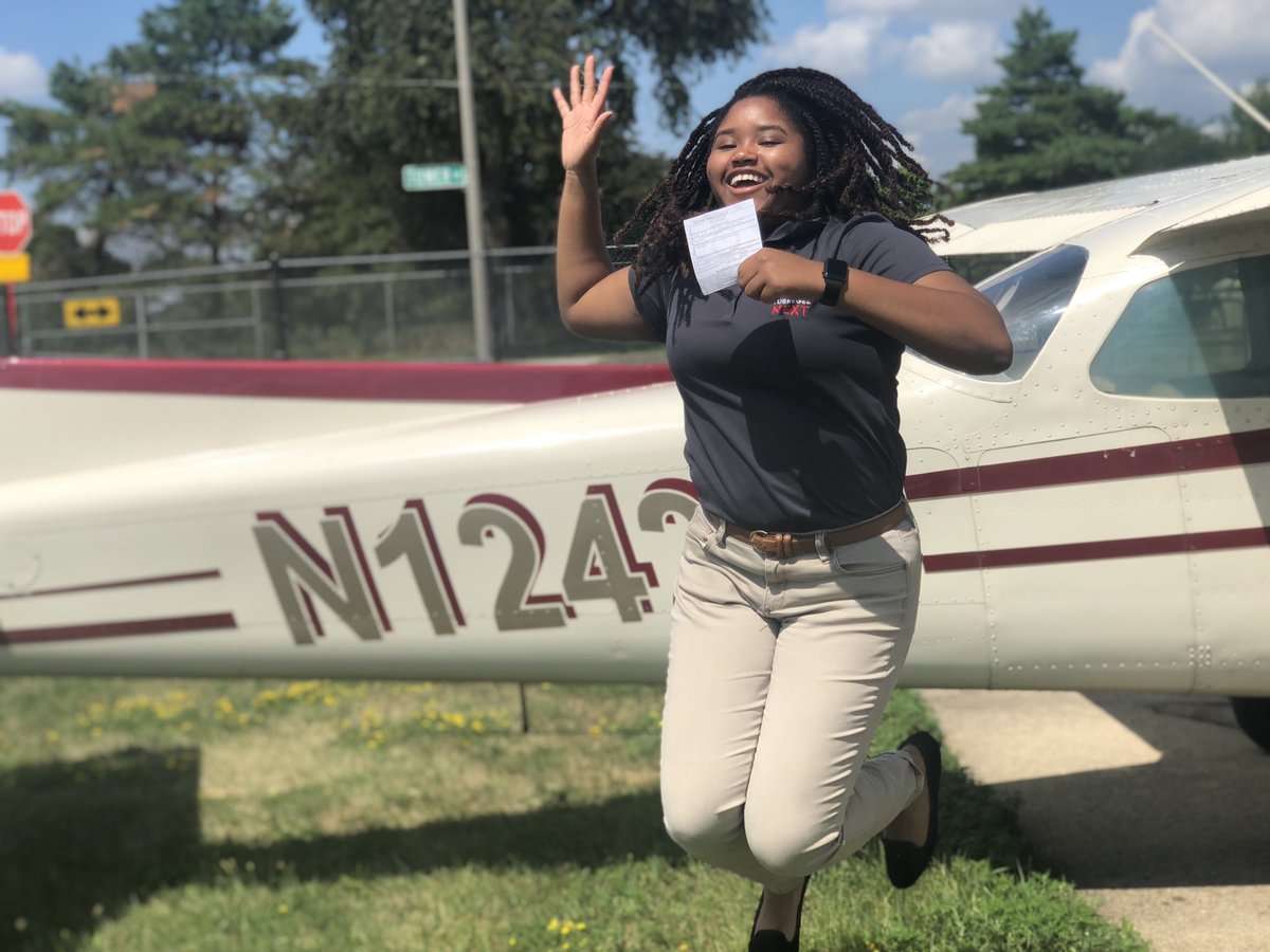 gibsonionnn's tweet image. I’m 1 of the 4% that make up female pilots and 1 of the &amp;lt;2% that make up colored female pilots. But we’re still soaring, flying. There’s not a star in heaven that we can’t reach.