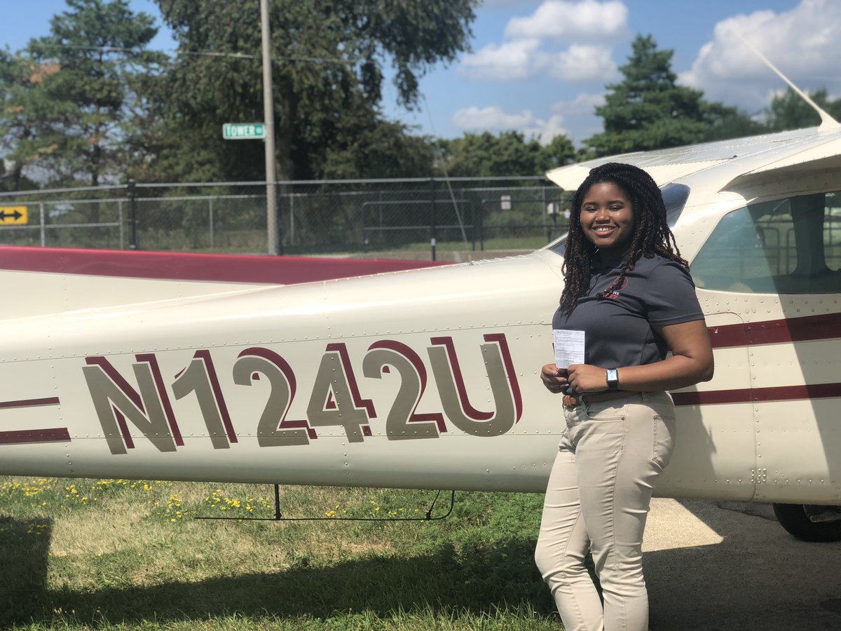 gibsonionnn's tweet image. I’m 1 of the 4% that make up female pilots and 1 of the &amp;lt;2% that make up colored female pilots. But we’re still soaring, flying. There’s not a star in heaven that we can’t reach.