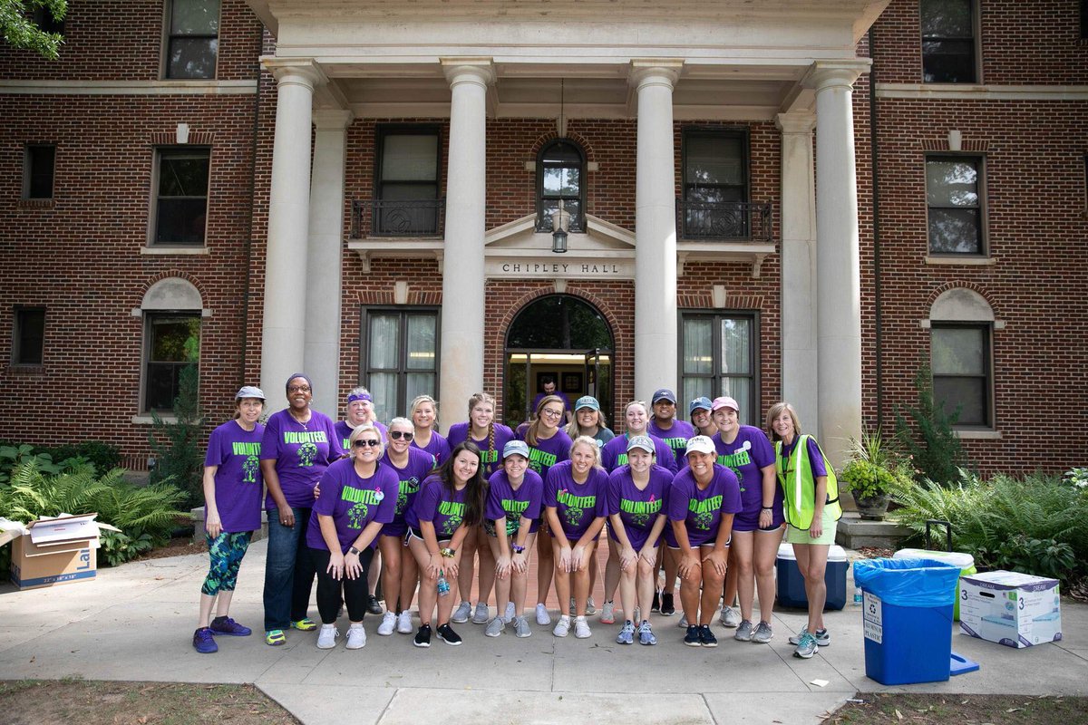LanderUniv's tweet photo. We're excited to welcome so many new faces to campus for Freshman Move-In Day 2019! #LaunchIntoLander
Full album: https://t.co/HqN1YjkGTS https://t.co/FKDwJPZujz