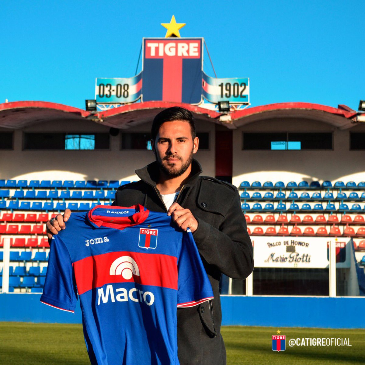 catigreoficial's tweet photo. ¡Enzo Díaz es nuevo refuerzo de Tigre! 🙌

El delantero acordó su vínculo con la institución por 3⃣ temporadas; Tigre abonó u$s 325.000 netos por la rescisión de su contrato con Ferro.

¡Bienvenido al Matador, Enzo! 🎉

#TodosUnidosVolvemos 🔵🔴🔵 https://t.co/DxmpBGjlgz