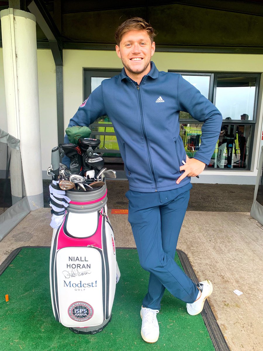 thejazzygolfer's tweet photo. 🏌🏻‍♂️I’m giving away this SIGNED @NiallOfficial tour bag (golf clubs not included😂)

To enter:
1️⃣ Follow @modestgolf 
2️⃣ Follow @World_Inv_Golf 
3️⃣ Tag a friend!
4️⃣ Retweet for an extra entry! https://t.co/UszrwxPhDj