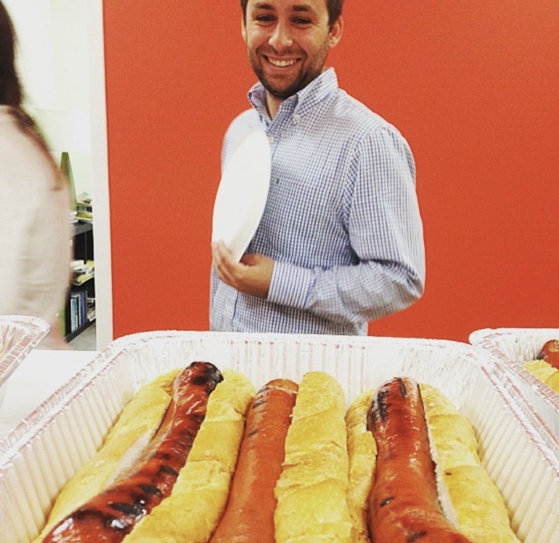 AlexVorrilas's tweet photo. @oscarmayer I would relish the opportunity to try your new 🌭🍦🥪  #oscarmeyericecream #giveaway #hotdog https://t.co/3i9tJtL3mK